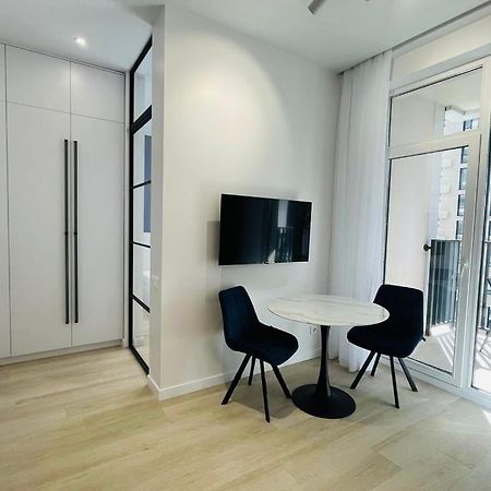 Modern Apartment In The Old Town Київ Екстер'єр фото