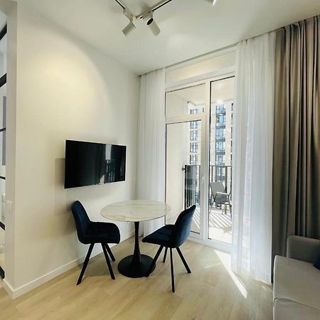 Modern Apartment In The Old Town Київ Екстер'єр фото