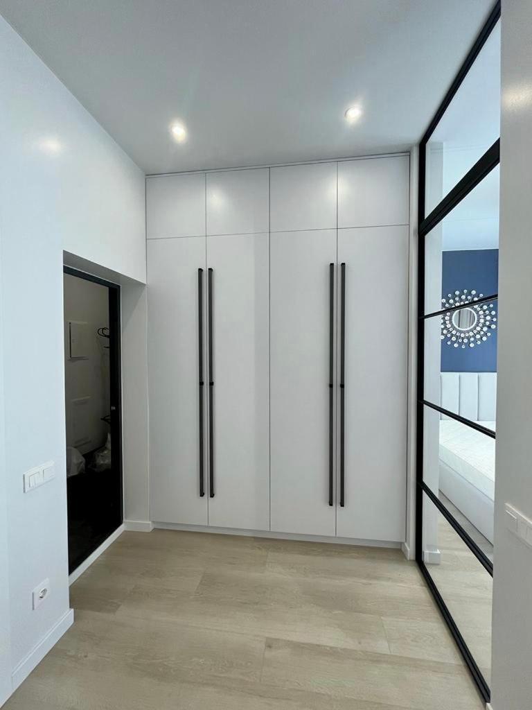 Modern Apartment In The Old Town Київ Екстер'єр фото