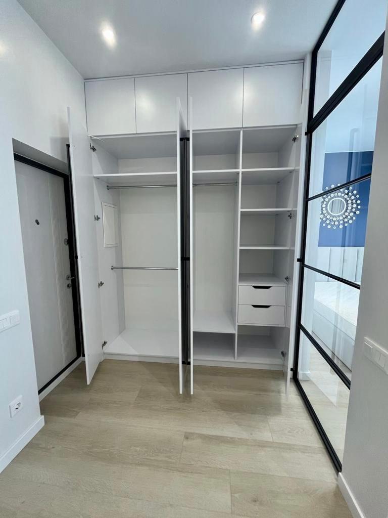 Modern Apartment In The Old Town Київ Екстер'єр фото