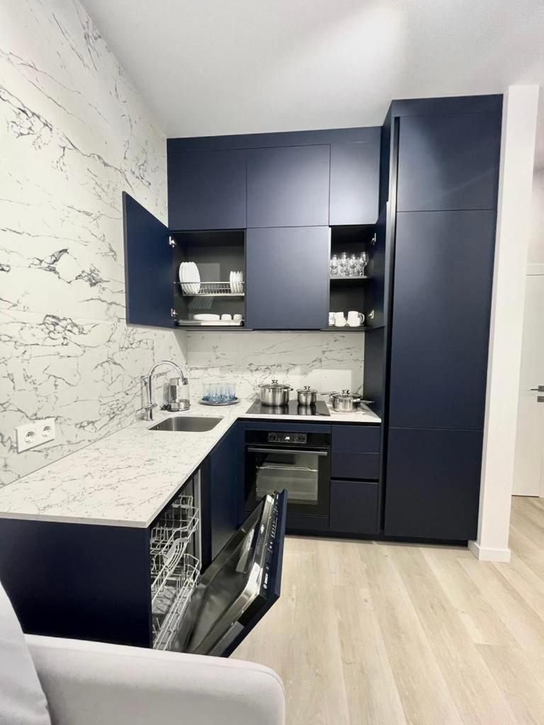 Modern Apartment In The Old Town Київ Екстер'єр фото